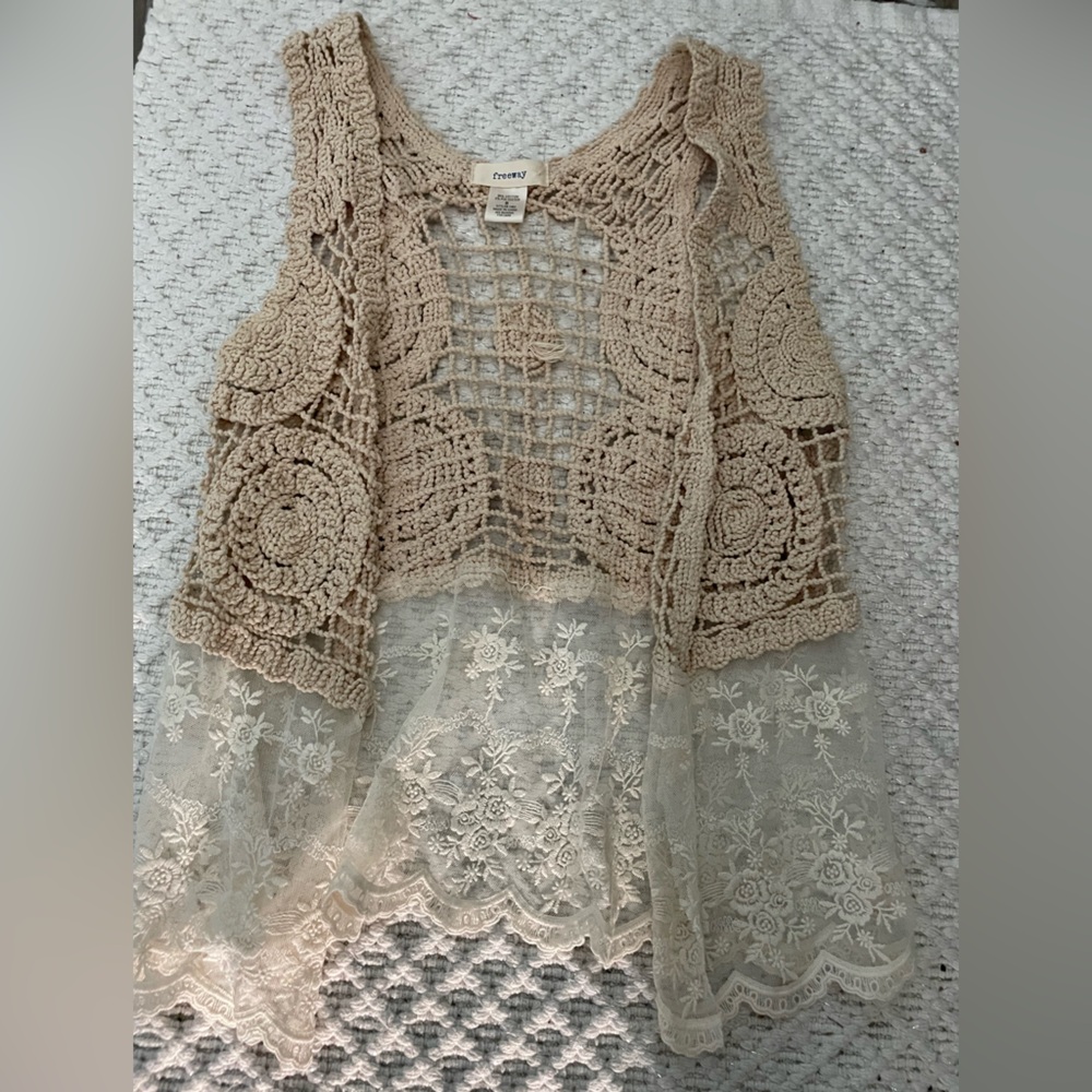 Freeway name brand, size women’s small , vest w lace and macrame . Gently worn